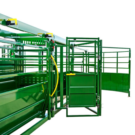 View towards the tub from the alley of a Arrowlock 88 portable cattle handling system