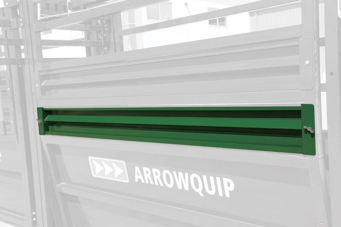 Removable blinders on the Easy Flow adjustable cattle race