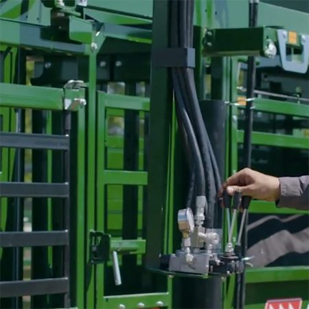 head sweep controls on cattle crush