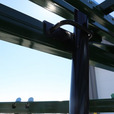 Clipping rail installed on a cattle crush