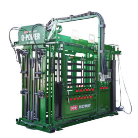 Side profile of Q-Power 107 Series hydraulic cattle crush